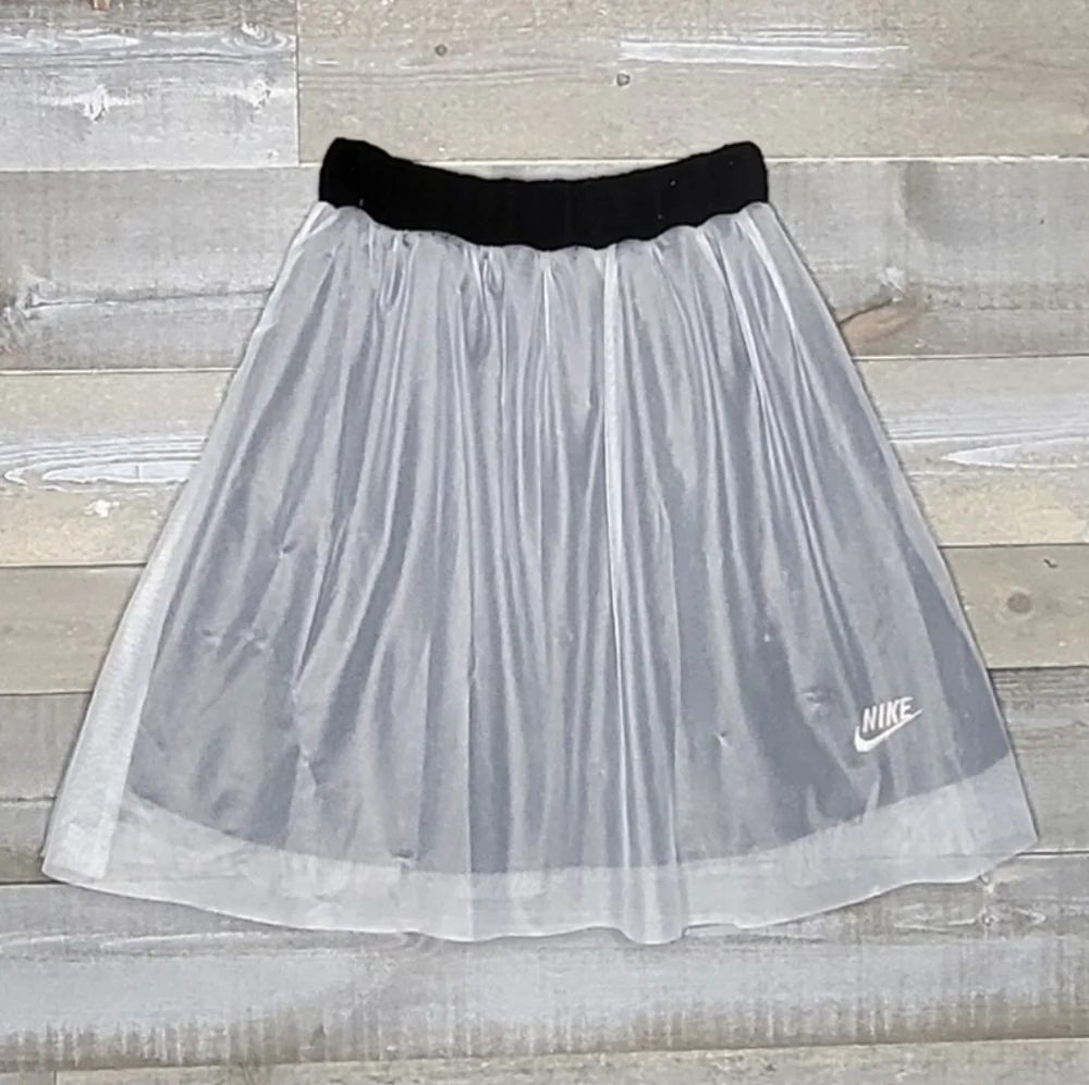 NWT Nike Sportswear Icon Clash 2-Layered Mesh Knit Loose Fit Knee Length…